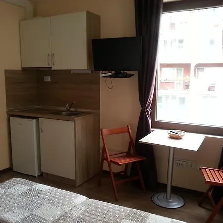 Flora Beach 1 *