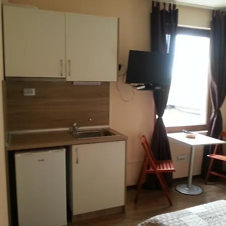 Appartement Flora Beach 1 *
