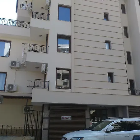 Flora Beach 1 Apartment